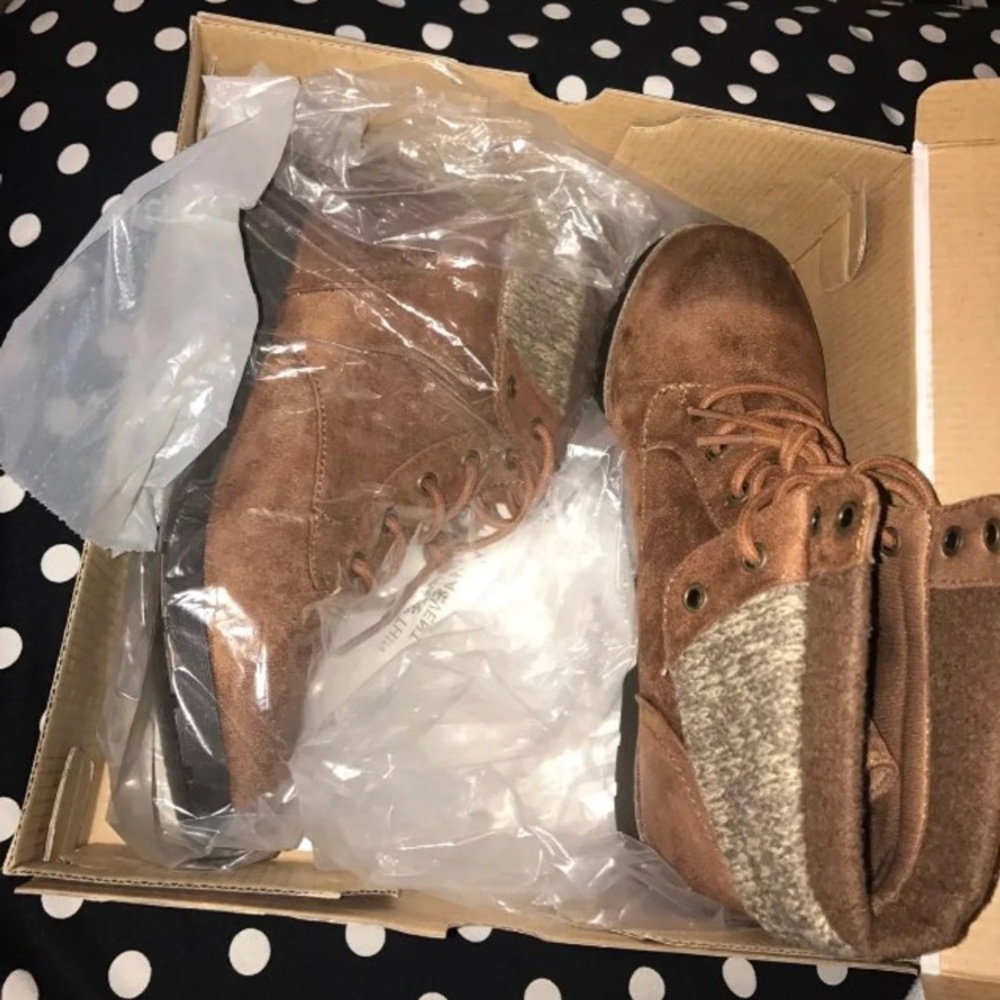 Boots - Picture 2 of 3